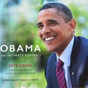 Obama An Intimate Portrait large coffee table book. 📕